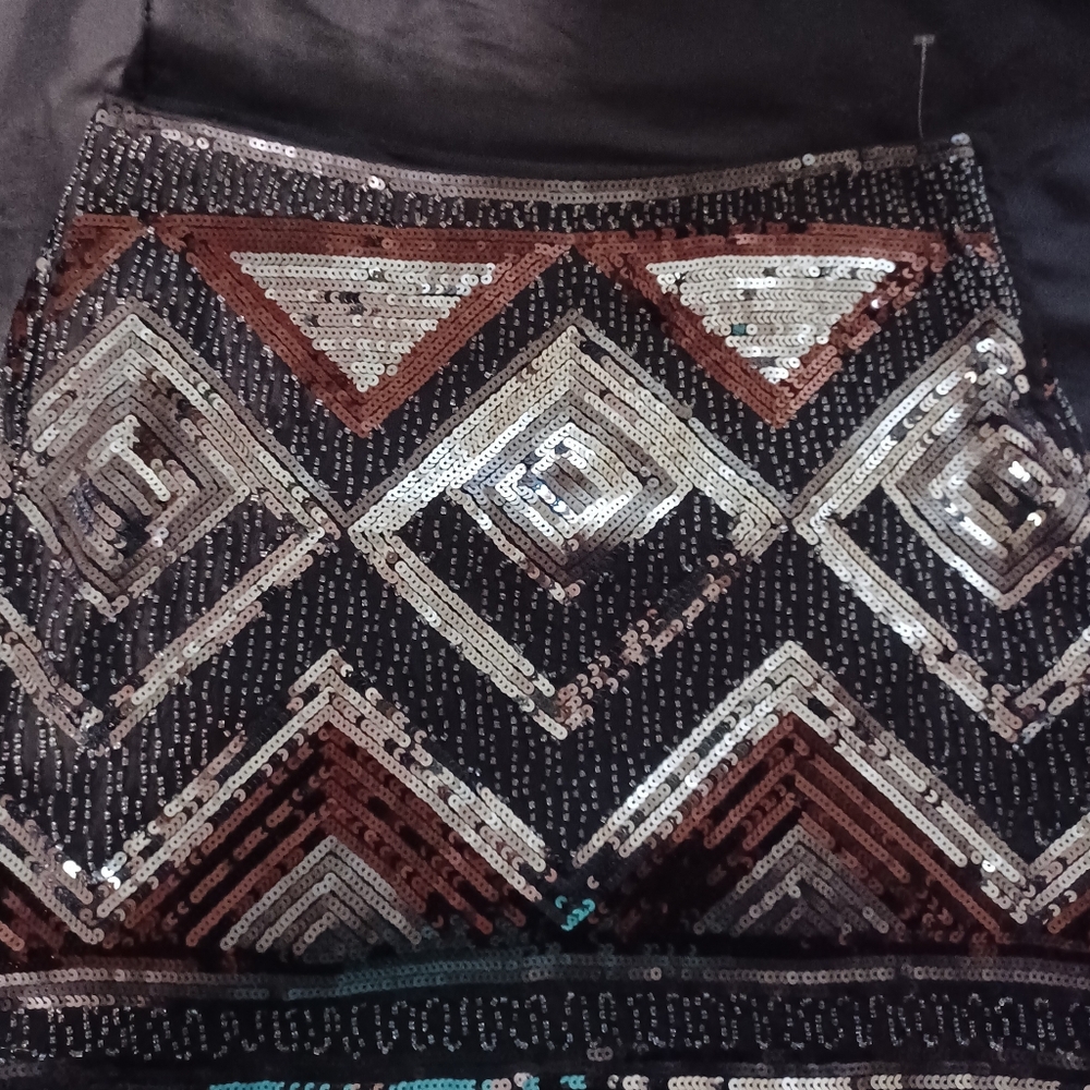 NWT WOMENS SEQUIN SKIRT 16"L X 19W. SIZE 10.